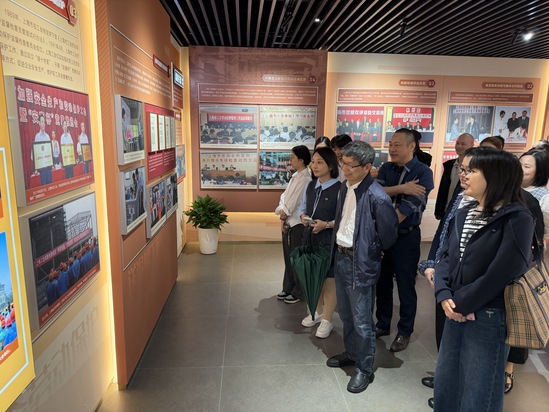 参观2.jpg